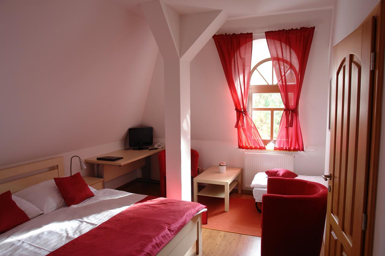 Hotel Strelnice Teplice nad Metuji Exterior photo