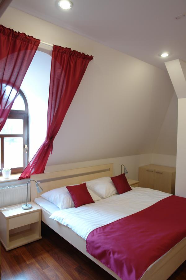 Hotel Strelnice Teplice nad Metuji Exterior photo
