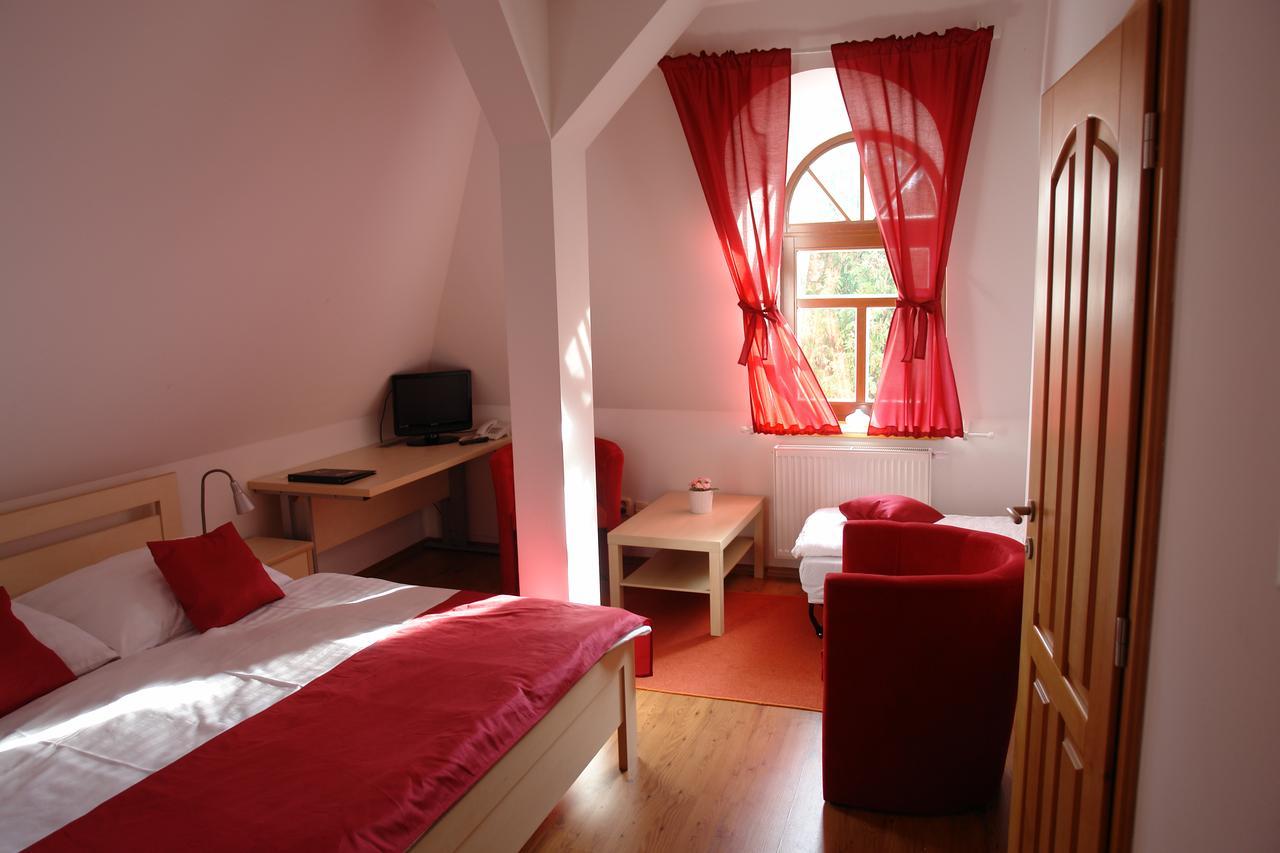 Hotel Strelnice Teplice nad Metuji Exterior photo